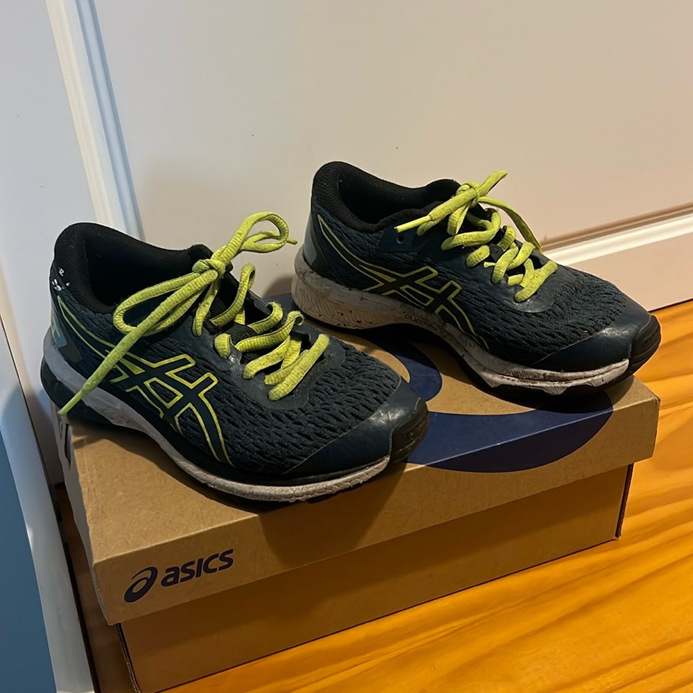 Hello! These boys size 1 shoes, used are great for outdoor play.